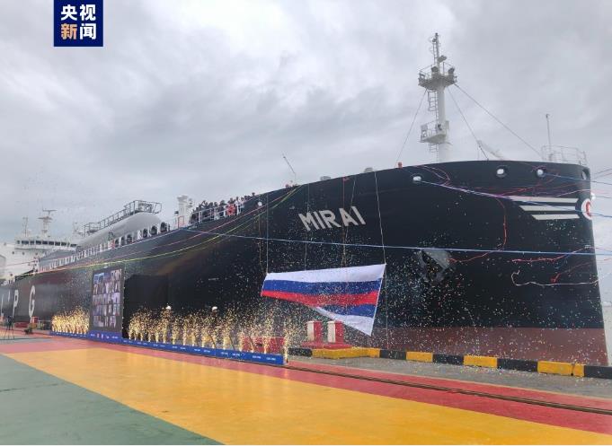 国内首艘4万立方米中型全冷式液化石油气船在沪交付